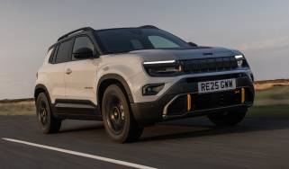 Jeep Avenger The North Face Edition - front tracking